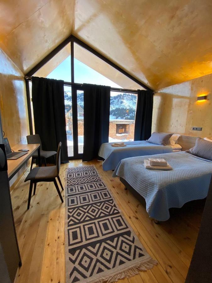 Peak Lodge Jyrgalan 外观 照片